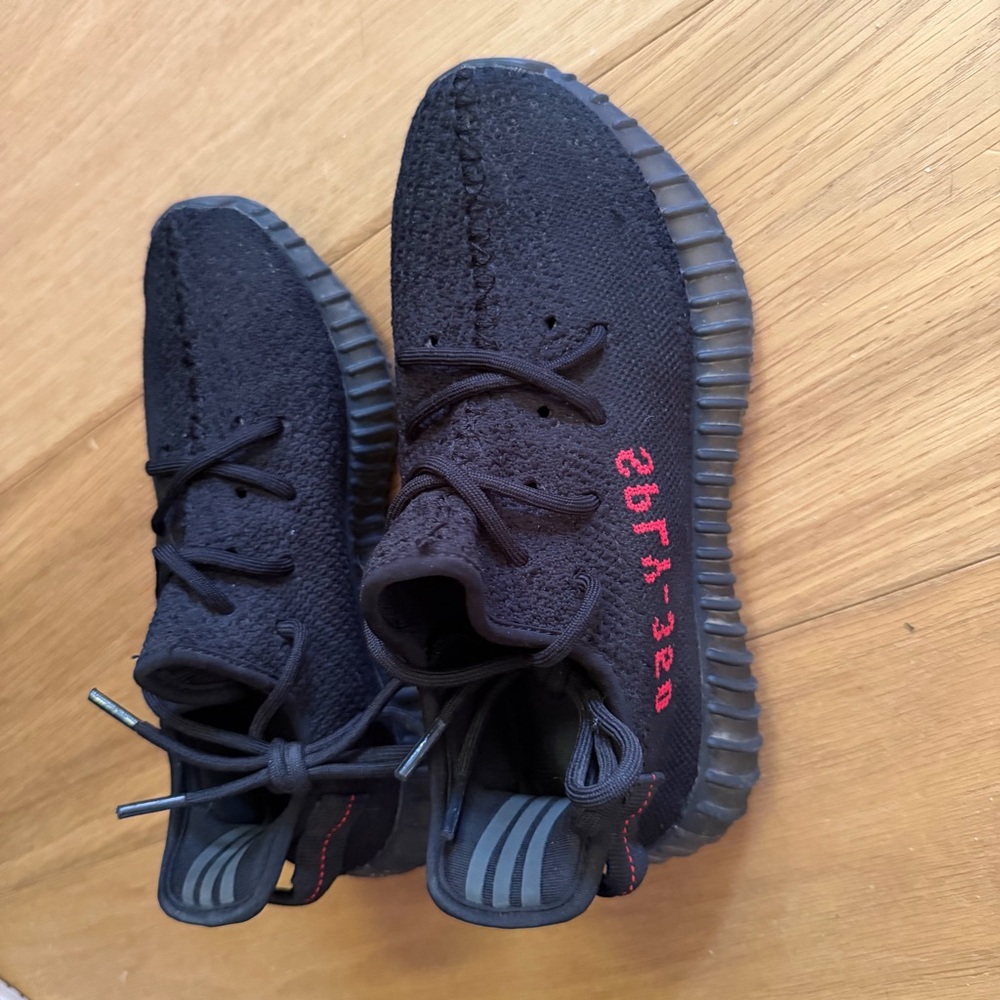 Yeezy 350 black women sz 6.5